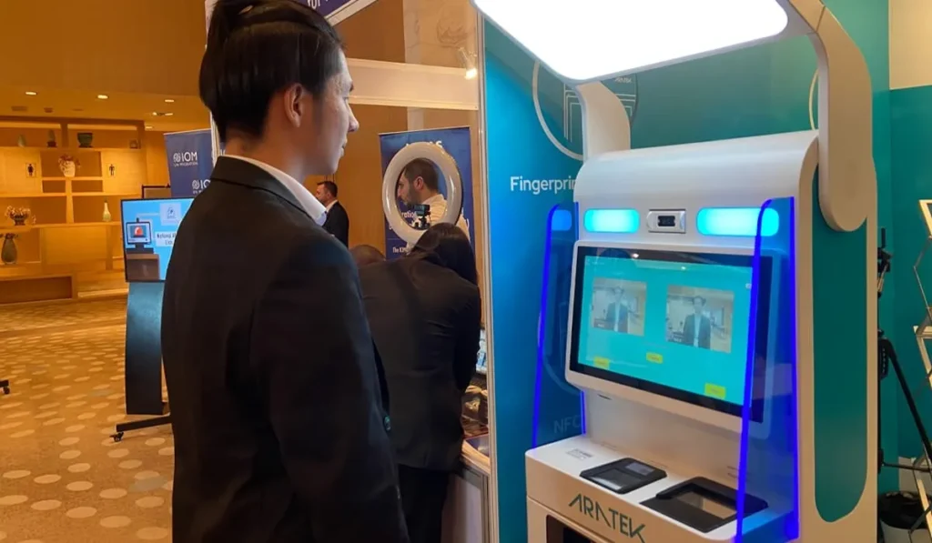 استفاده از کیوسک لمسی در فرودگاه ها