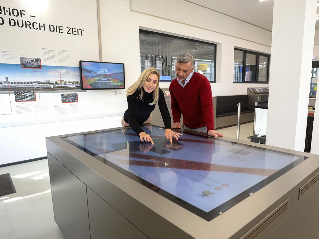 نمایشگر لمسی و تفاوت آن با میز لمسی