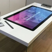 نمایشگر لمسی و تفاوت آن با میز لمسی