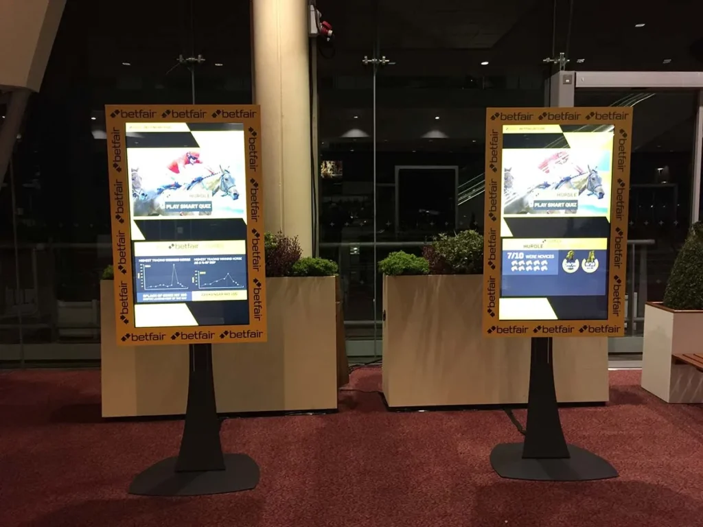 اجاره یا خرید استند لمسی