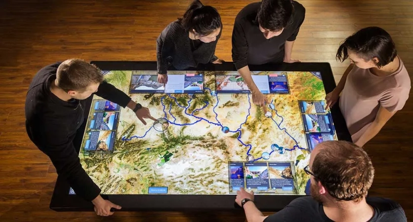 ۱۰ ویژگی کلیدی یک میز لمسی با کیفیت