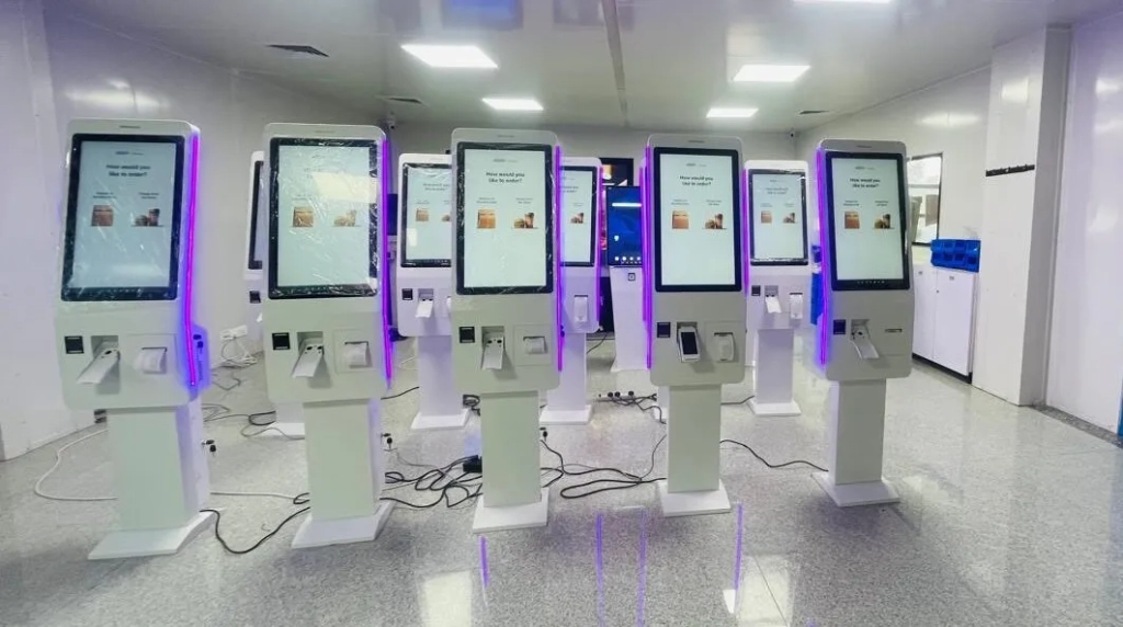 کیوسک لمسی برای ثبت نام و رزرو آنلاین