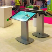 تفاوت استند لمسی با استند معمولی