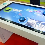 طراحی تجربه کاربری (UX) برای میزهای لمسی